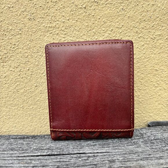 Embossed Buck in Brown Leather with Brown Inlay Bi-Fold Wallet - Picture 3 of 3